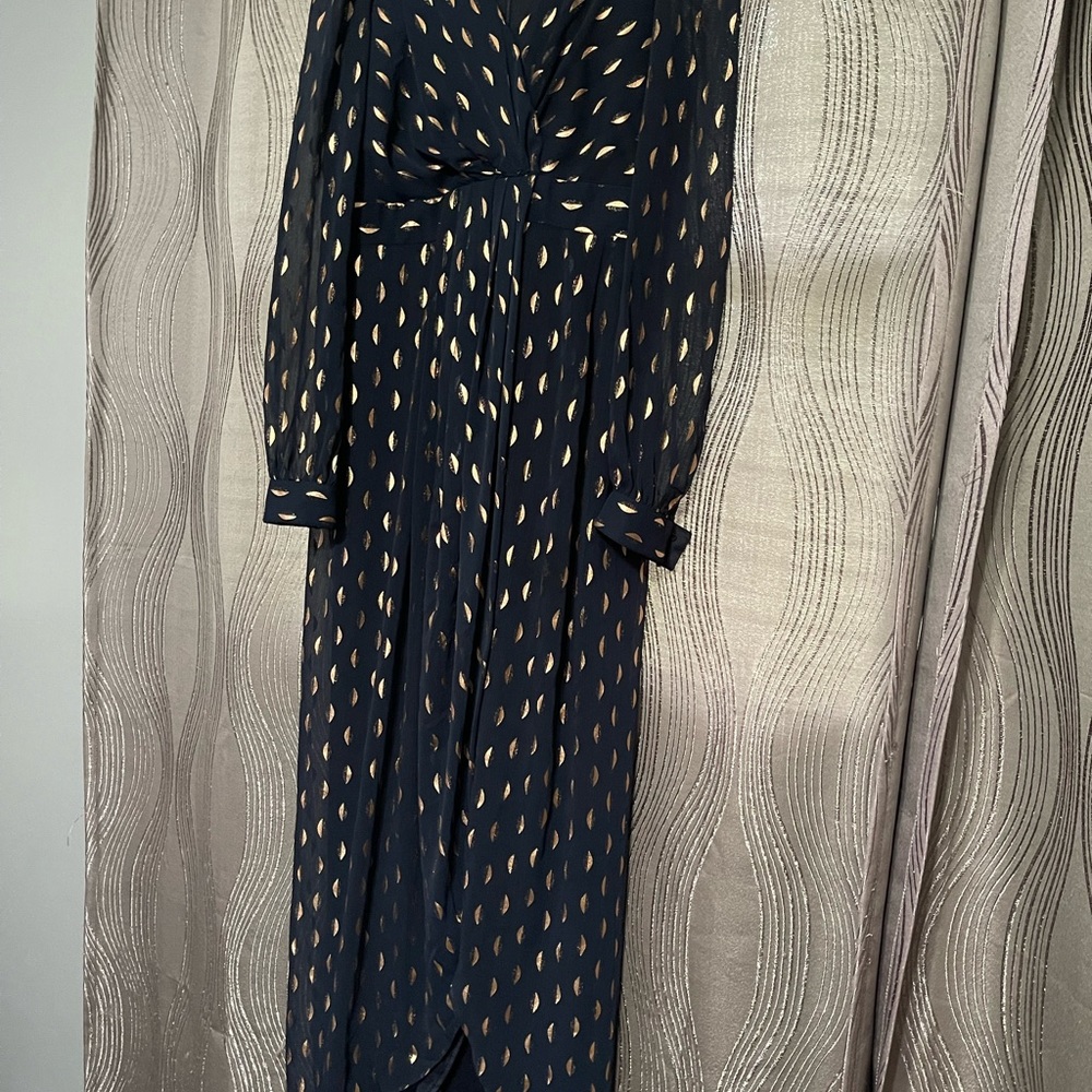 It’s beautiful Betsy &adam formal dress in navy blue color